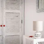 Nora Villa *